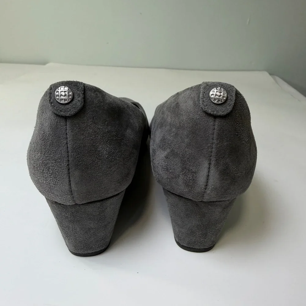 Clarks‎ Artisan Vendra Bloom Womens Grey Suede Wedge Pumps Round Toe Shoes 8.5 M